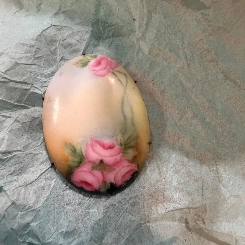 Vintage Hand Painted Porcelain Pink Rose Floral Oval‎ Brooch Brass Tone Setting